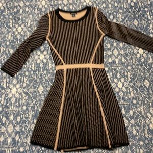 Flattering Club Monaco black/tan dress